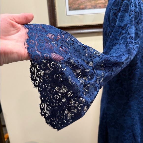 IMNYC Isaac Mizrahi Elegant Blue Lace Women's Top - Picture 4 of 11